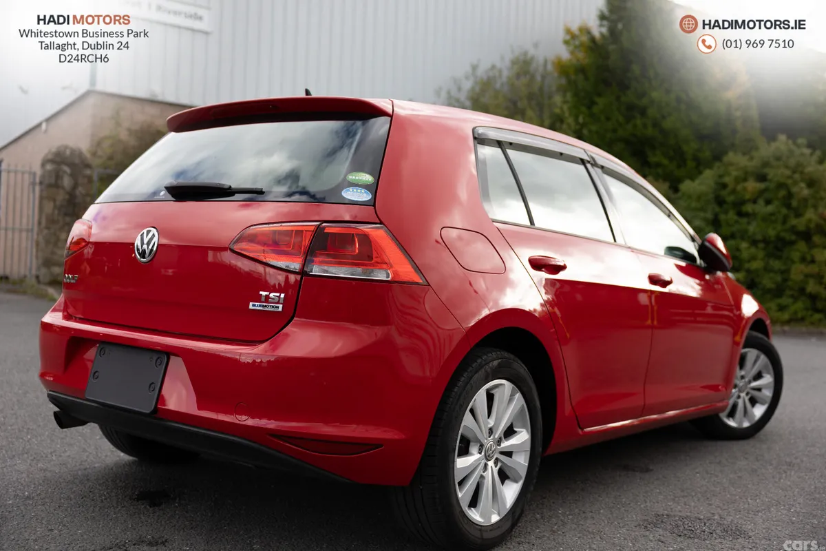 Volkswagen Golf Hatchback, Petrol, 2015, Red