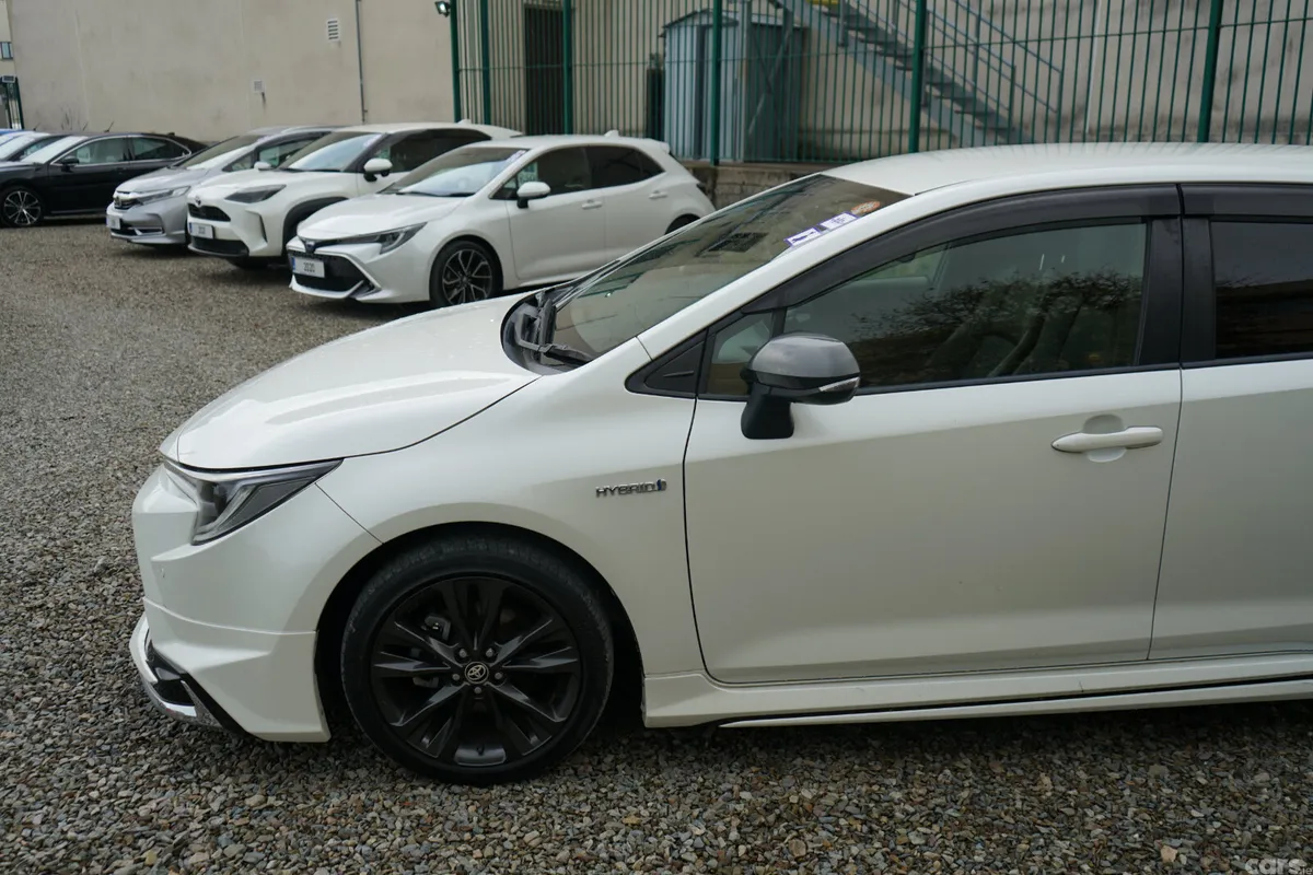 Toyota Corolla Estate, Petrol Hybrid, 2020, White