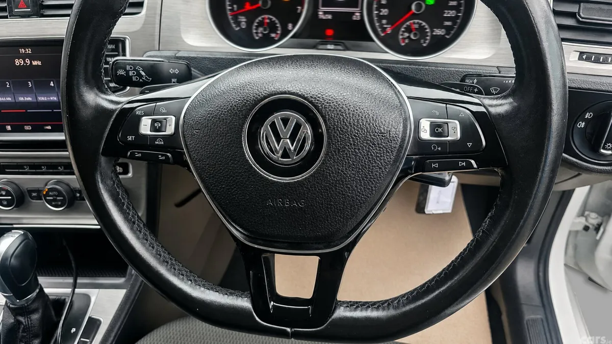 Volkswagen Golf Hatchback, Petrol, 2014, White