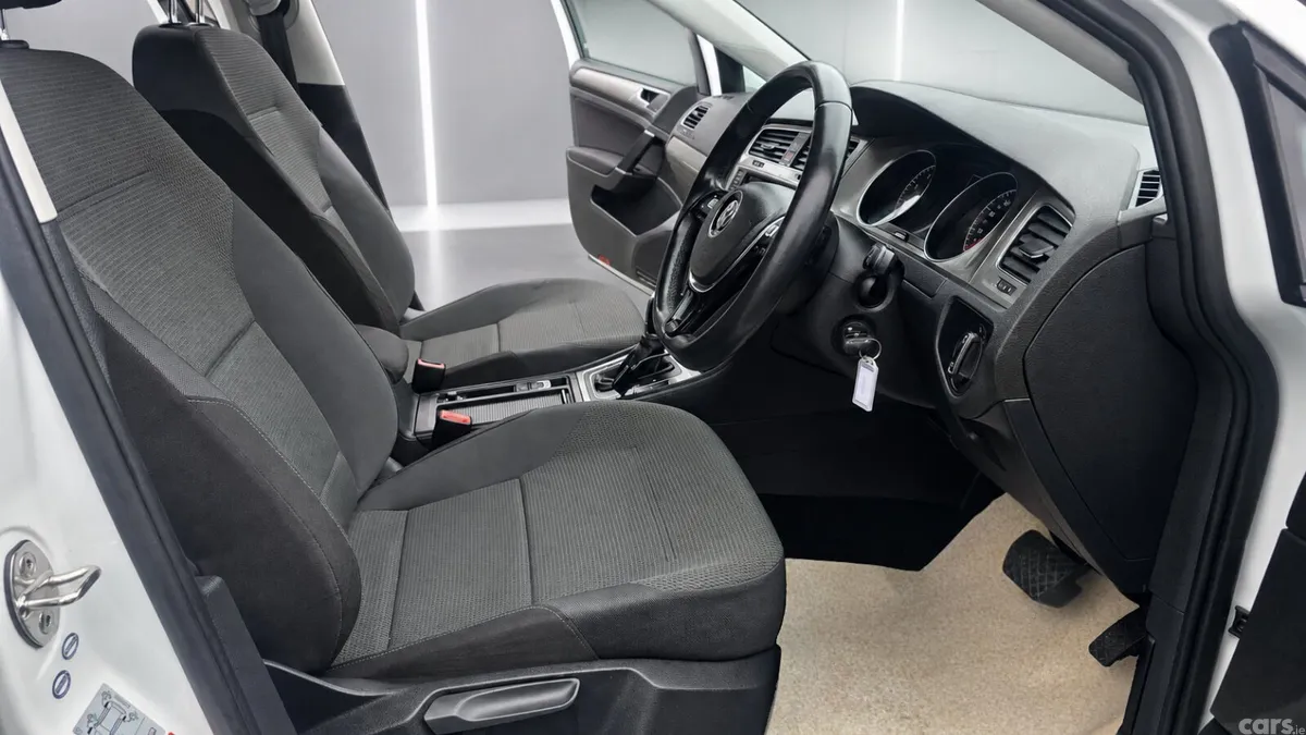 Volkswagen Golf Hatchback, Petrol, 2014, White