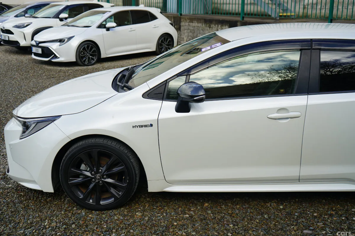 Toyota Corolla Estate, Petrol Hybrid, 2020, White