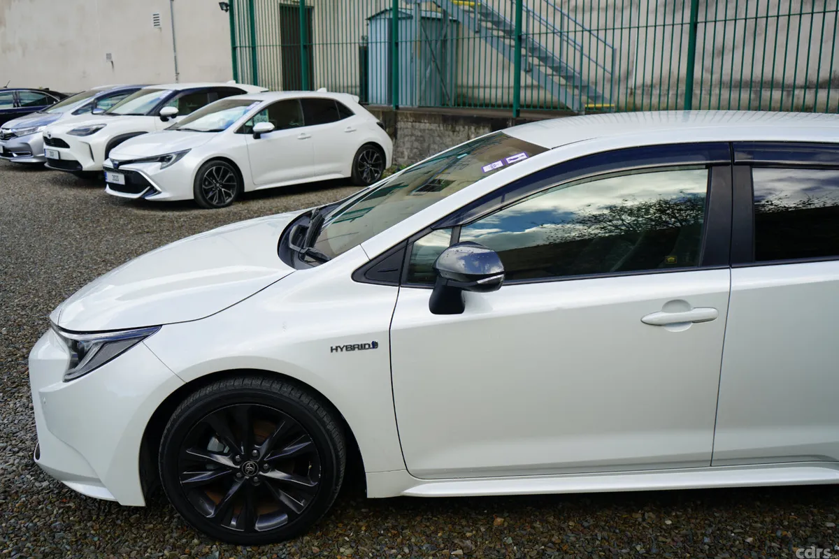 Toyota Corolla Estate, Petrol Hybrid, 2020, White