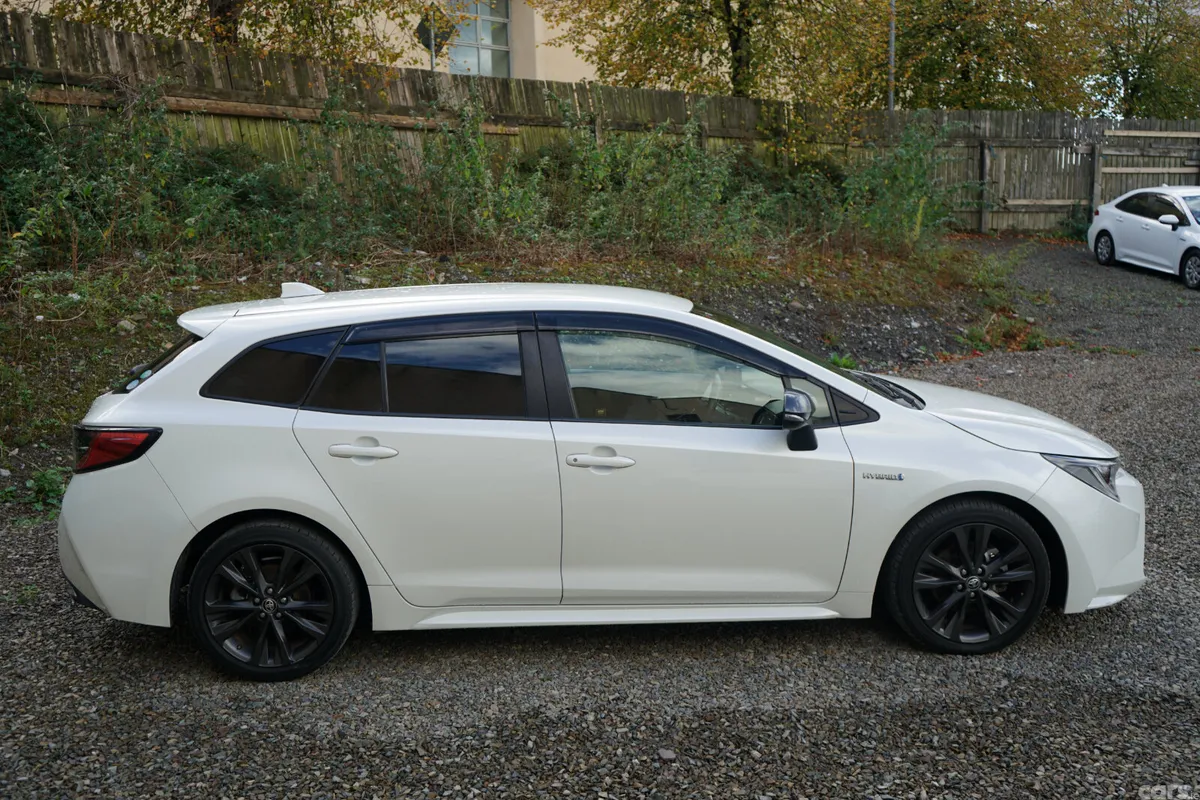 Toyota Corolla Estate, Petrol Hybrid, 2020, White