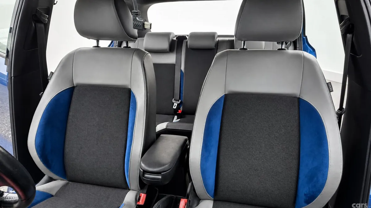 Volkswagen Polo Hatchback, Petrol, 2015, Blue