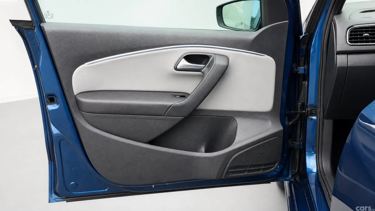 Volkswagen Polo Hatchback, Petrol, 2015, Blue