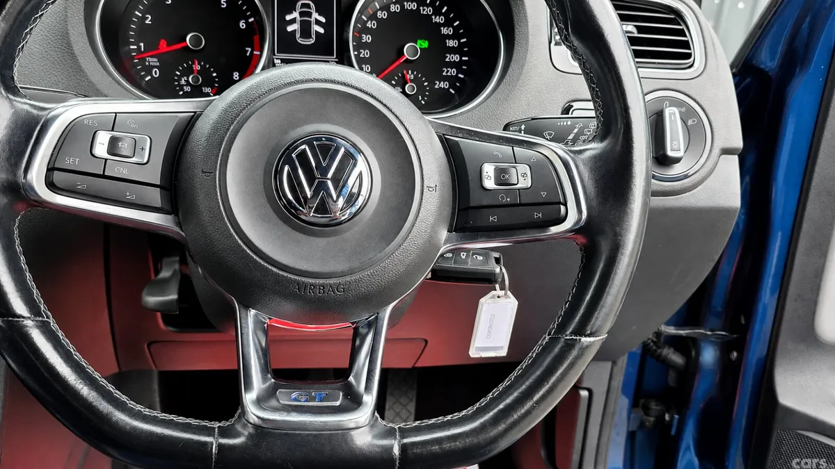 Volkswagen Polo Hatchback, Petrol, 2015, Blue