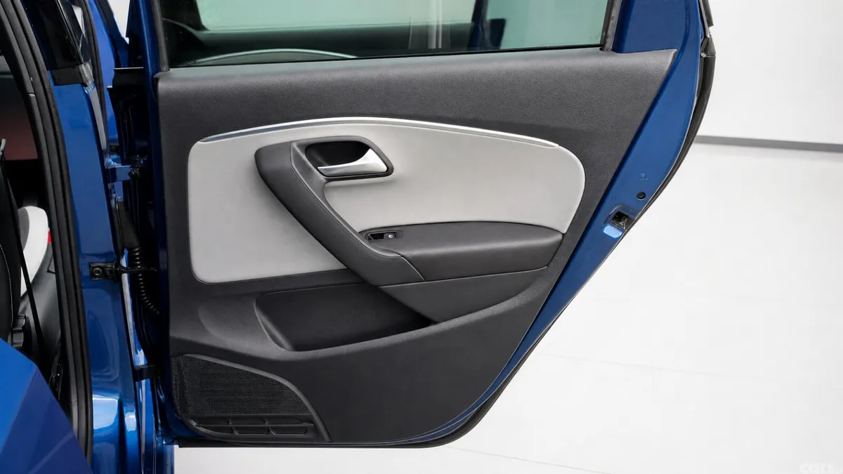 Volkswagen Polo Hatchback, Petrol, 2015, Blue
