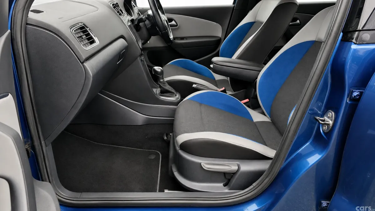 Volkswagen Polo Hatchback, Petrol, 2015, Blue