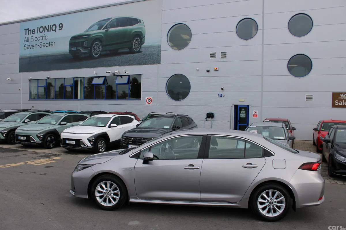 Toyota Corolla Saloon, Petrol Hybrid, 2019, Grey