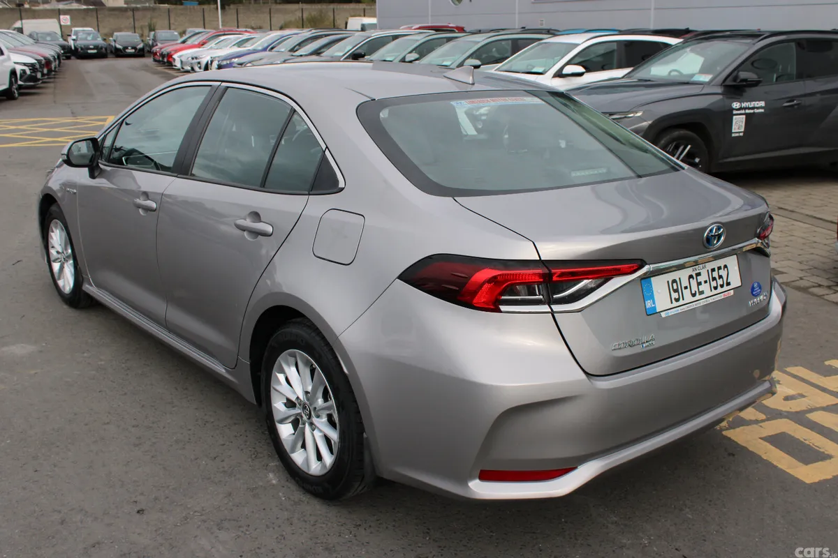 Toyota Corolla Saloon, Petrol Hybrid, 2019, Grey