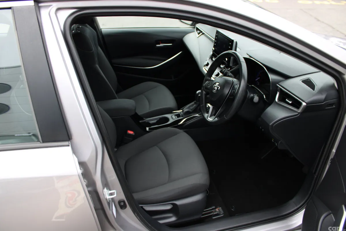Toyota Corolla Saloon, Petrol Hybrid, 2019, Grey
