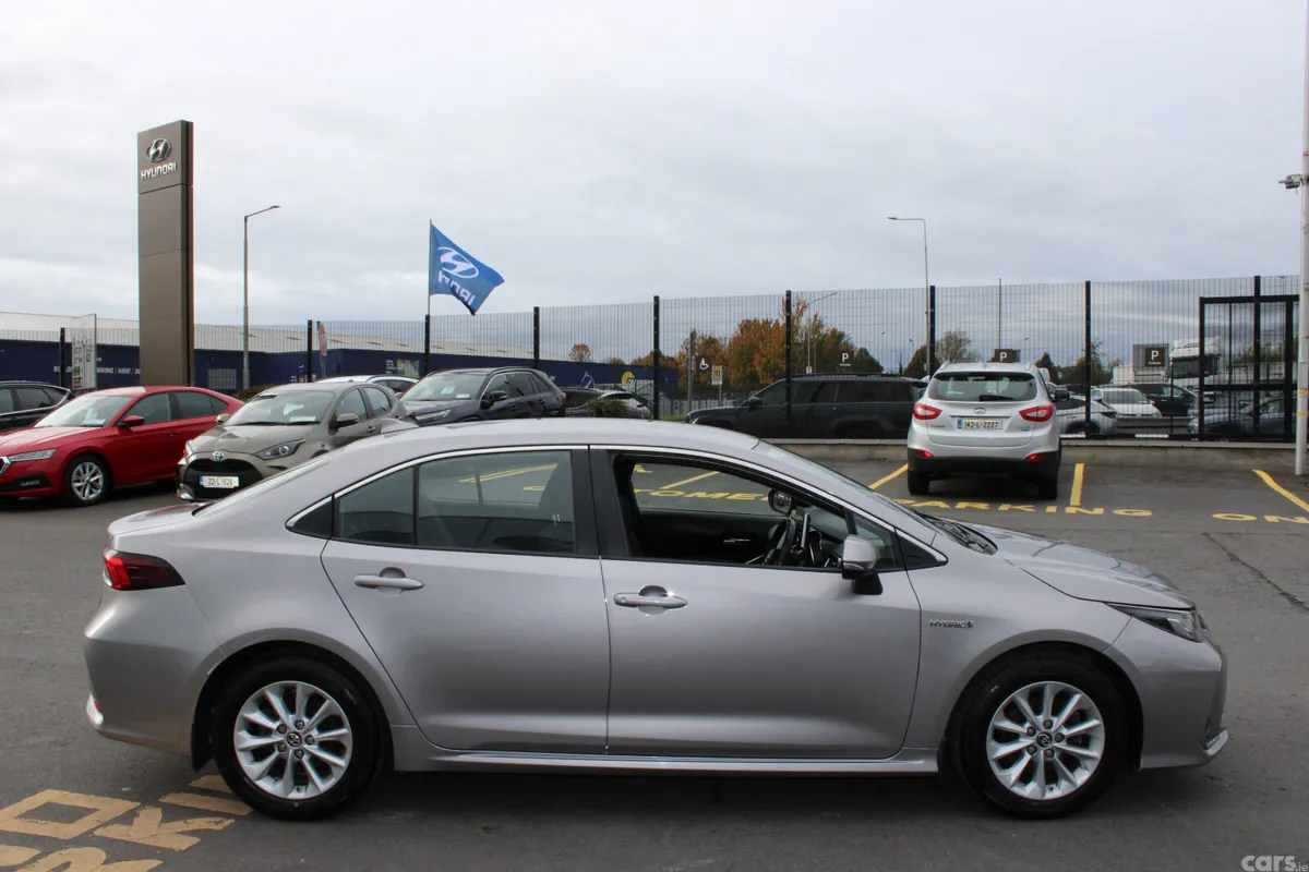 Toyota Corolla Saloon, Petrol Hybrid, 2019, Grey