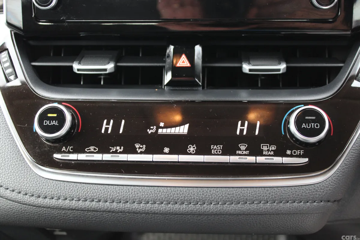 Toyota Corolla Saloon, Petrol Hybrid, 2019, Grey