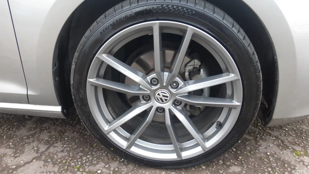 Volkswagen Golf Hatchback, Petrol, 2016, Grey