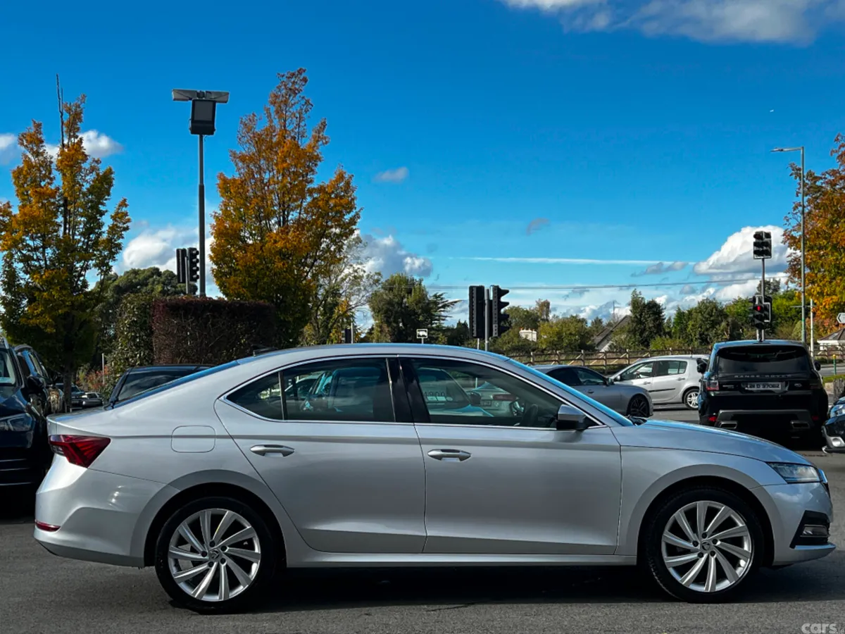 Skoda Octavia Saloon, Diesel, 2022, Grey