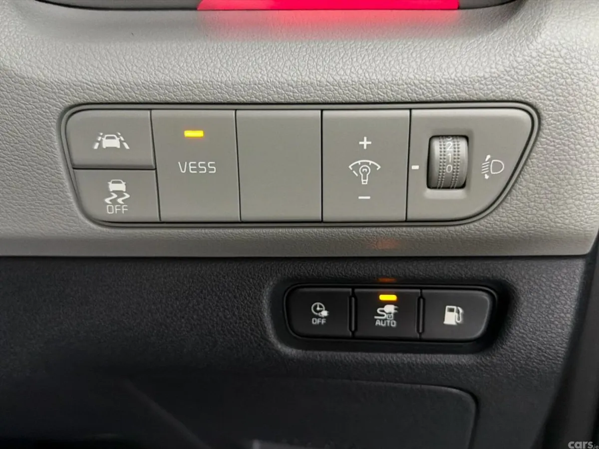 Kia Niro Hatchback, Petrol Plug-in Hybrid, 2021, White