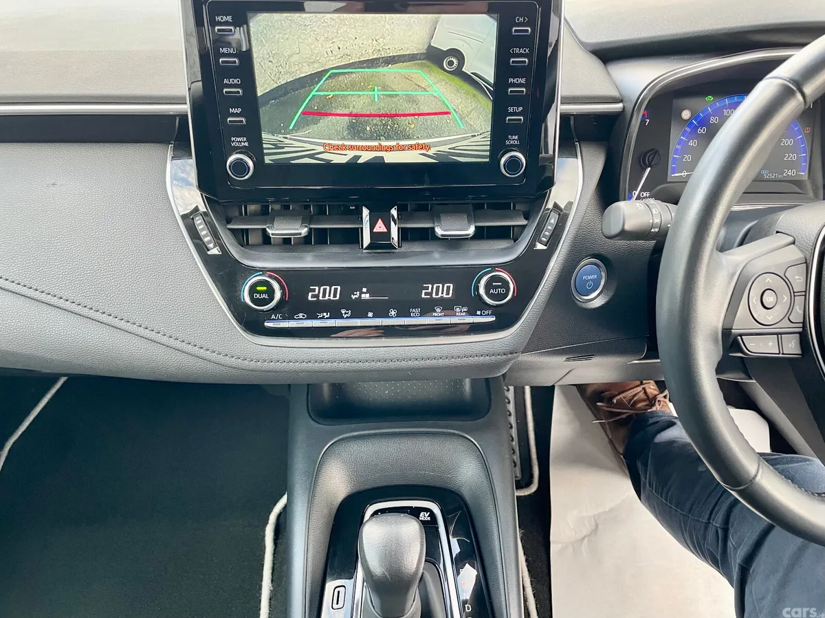 Toyota Corolla Saloon, Petrol Hybrid, 2022, Silver