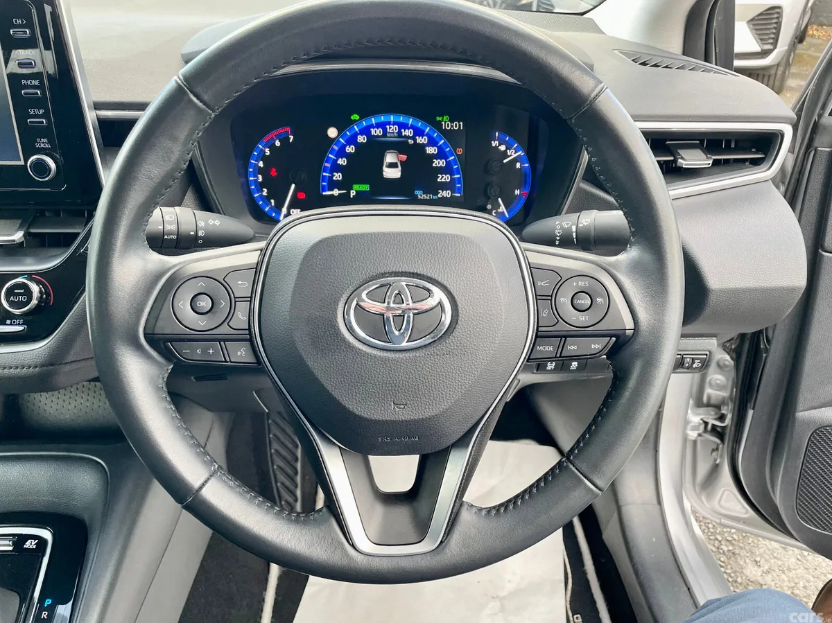 Toyota Corolla Saloon, Petrol Hybrid, 2022, Silver