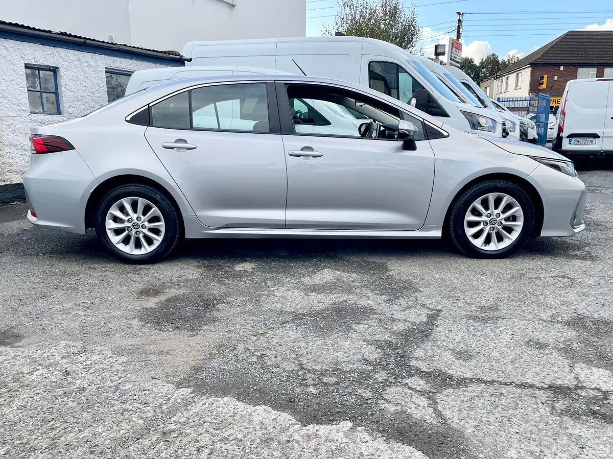 Toyota Corolla Saloon, Petrol Hybrid, 2022, Silver