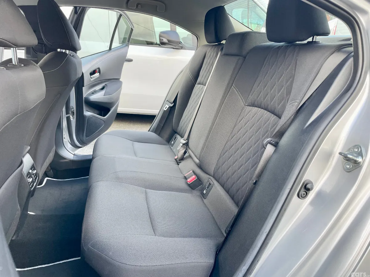 Toyota Corolla Saloon, Petrol Hybrid, 2022, Silver