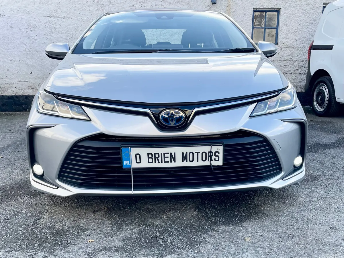 Toyota Corolla Saloon, Petrol Hybrid, 2022, Silver