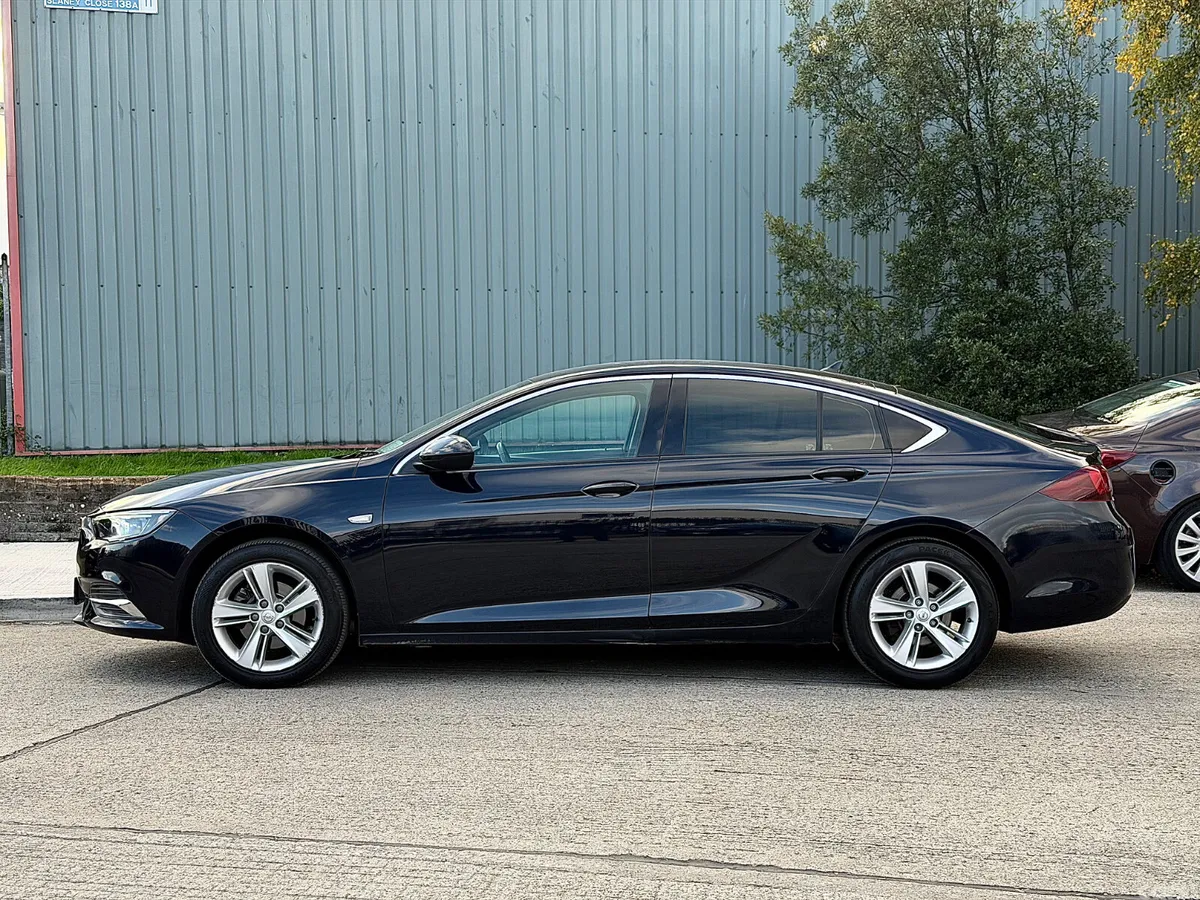 Opel Insignia Hatchback, Diesel, 2019, Blue
