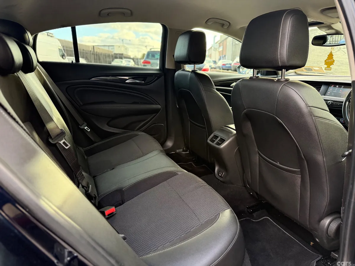 Opel Insignia Hatchback, Diesel, 2019, Blue
