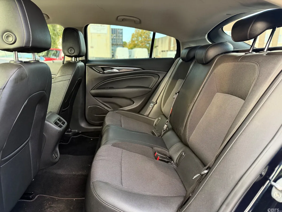 Opel Insignia Hatchback, Diesel, 2019, Blue