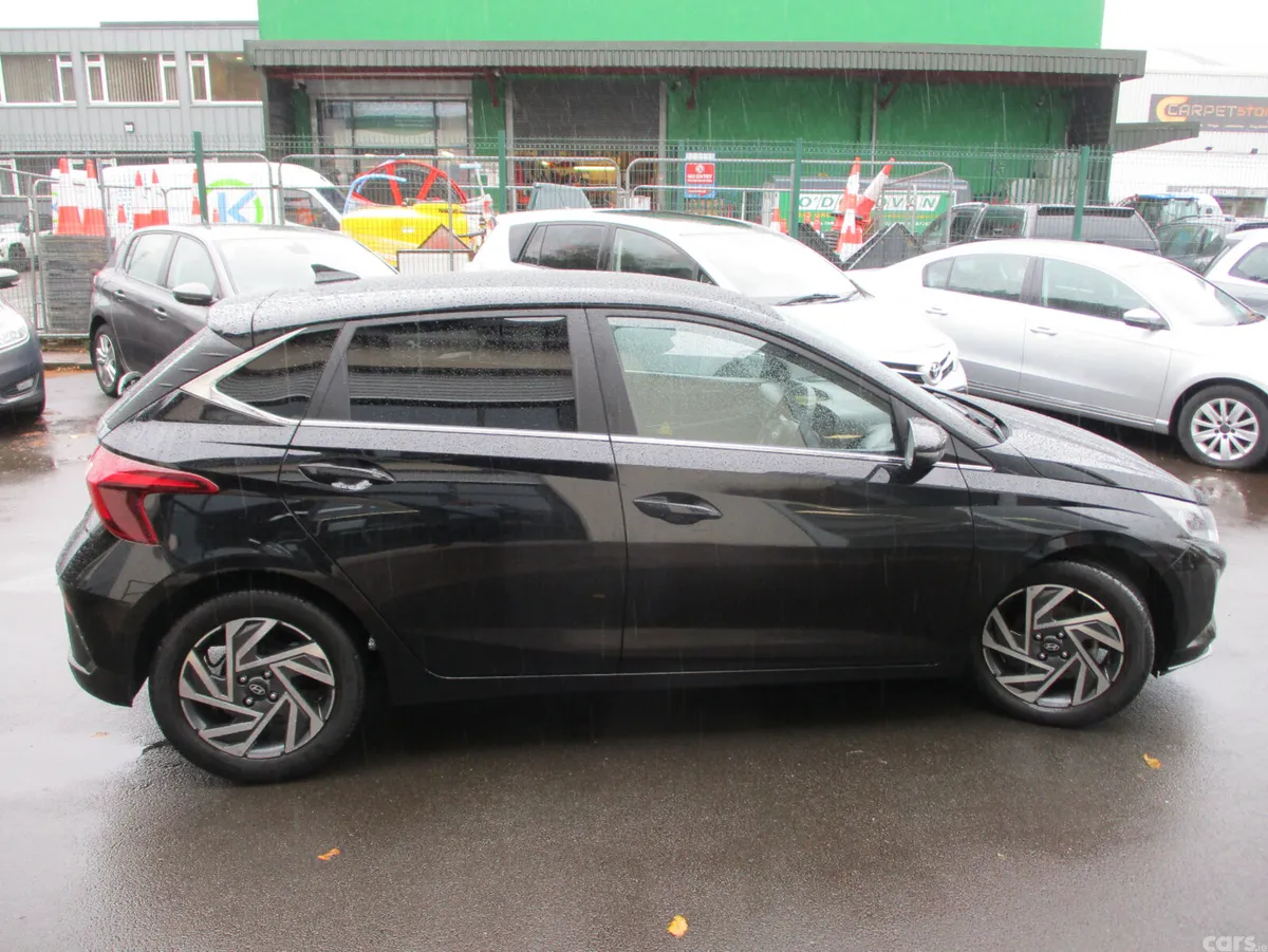 Hyundai i20 Hatchback, Petrol, 2024, Black