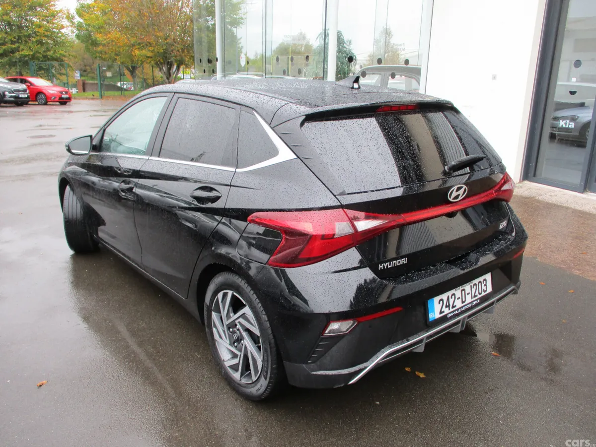 Hyundai i20 Hatchback, Petrol, 2024, Black