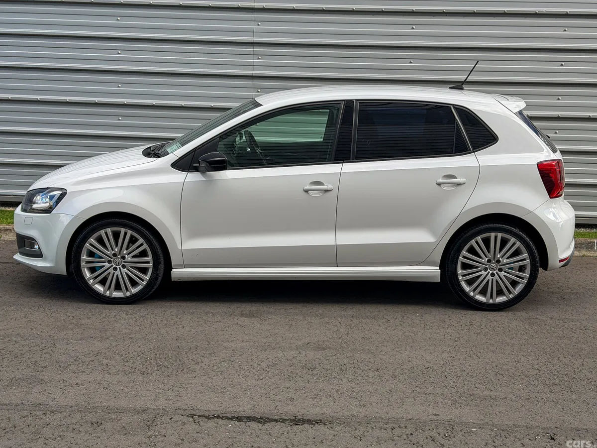 Volkswagen Polo Hatchback, Petrol, 2015, White