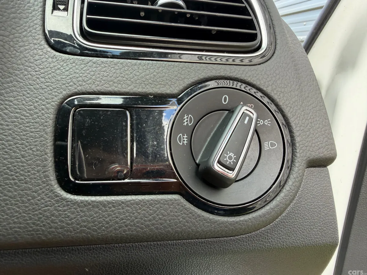 Volkswagen Polo Hatchback, Petrol, 2015, White