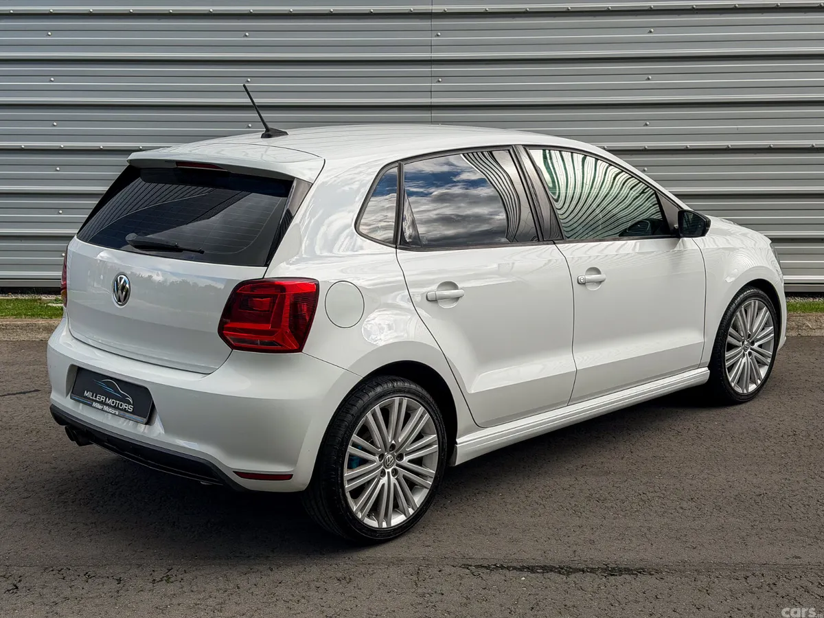 Volkswagen Polo Hatchback, Petrol, 2015, White