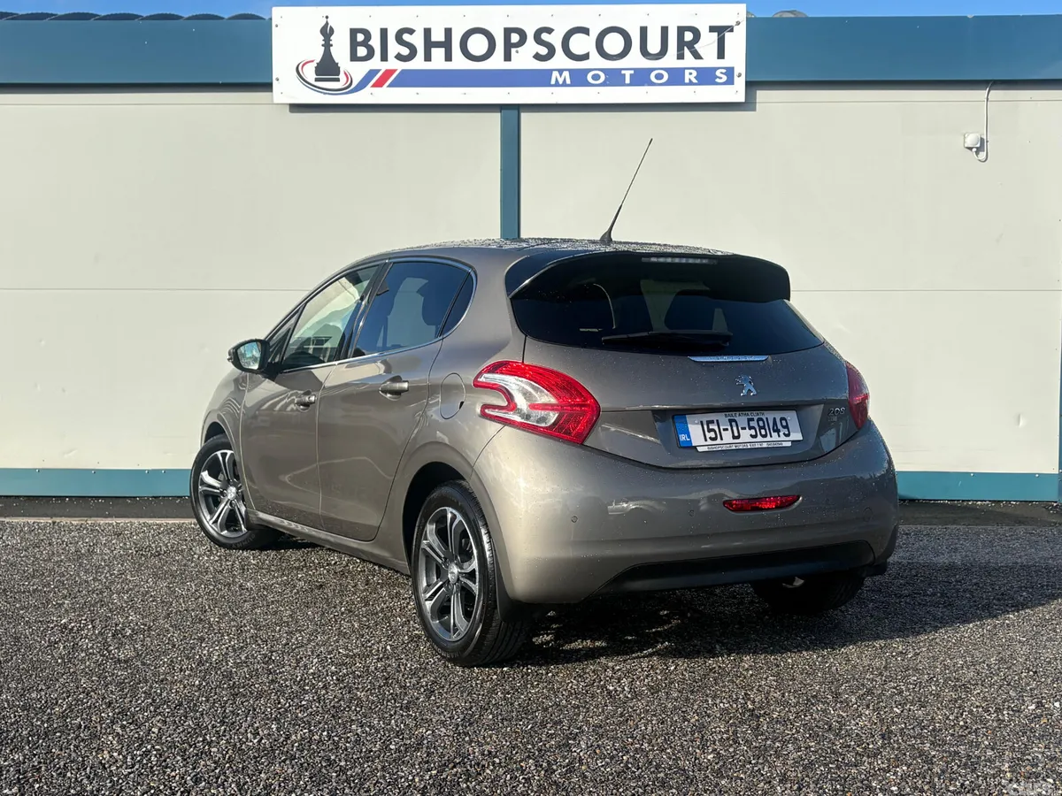 Peugeot 208 Hatchback, Petrol, 2015, Beige