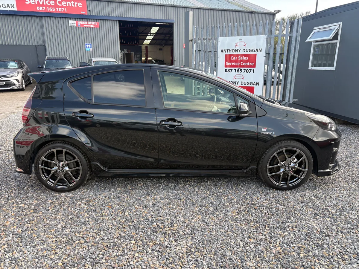Toyota Aqua Hatchback, Petrol Hybrid, 2020, Black