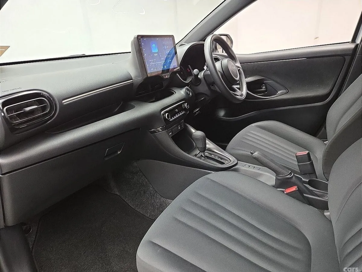 Toyota Yaris Hatchback, Petrol Hybrid, 2023, White