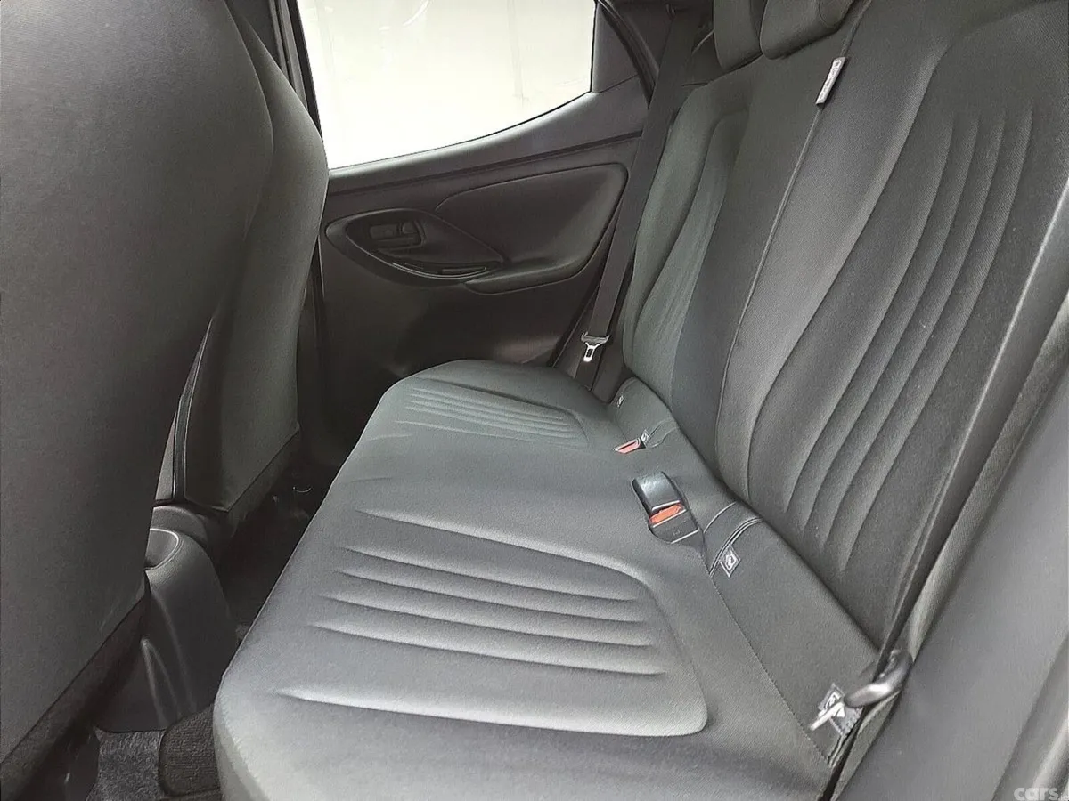 Toyota Yaris Hatchback, Petrol Hybrid, 2023, White