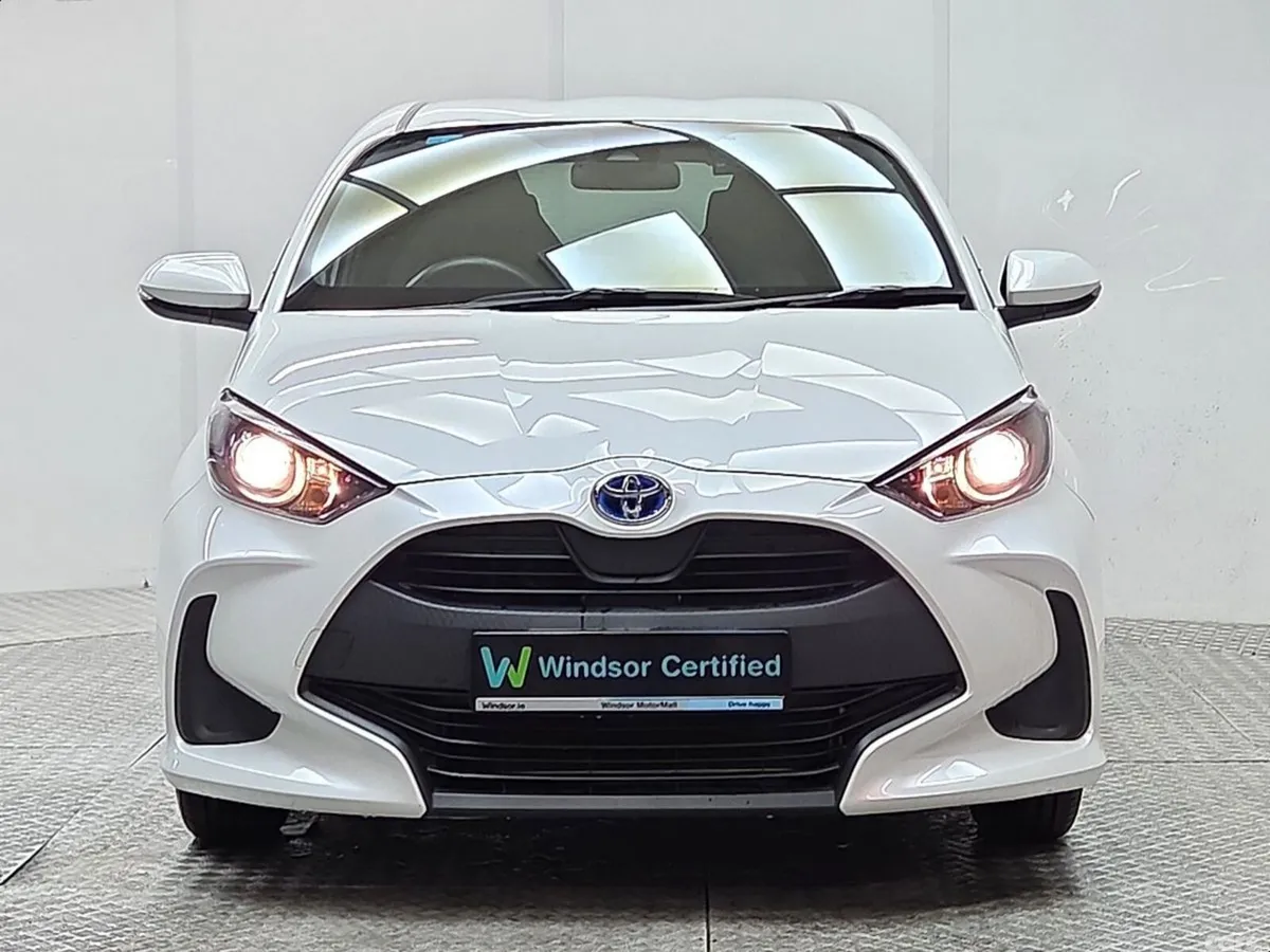 Toyota Yaris Hatchback, Petrol Hybrid, 2023, White
