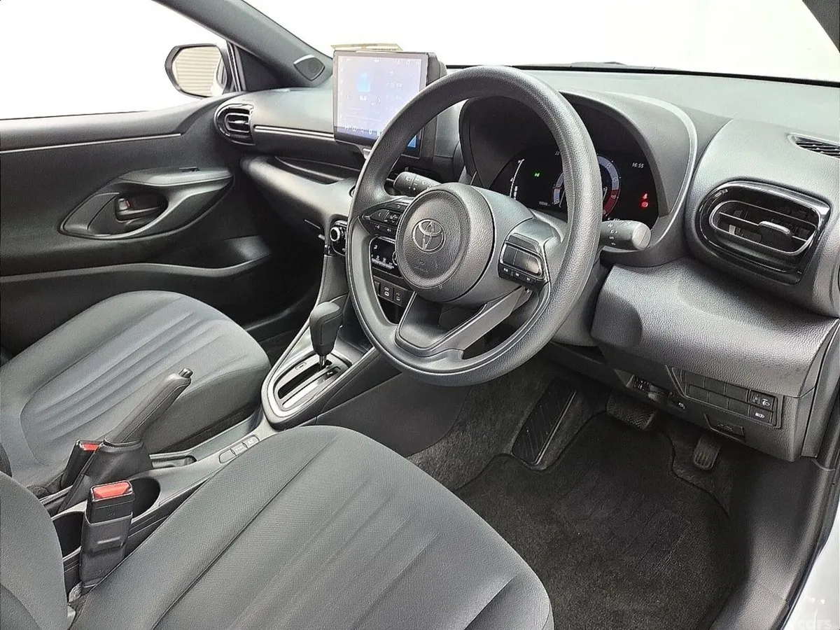 Toyota Yaris Hatchback, Petrol Hybrid, 2023, White