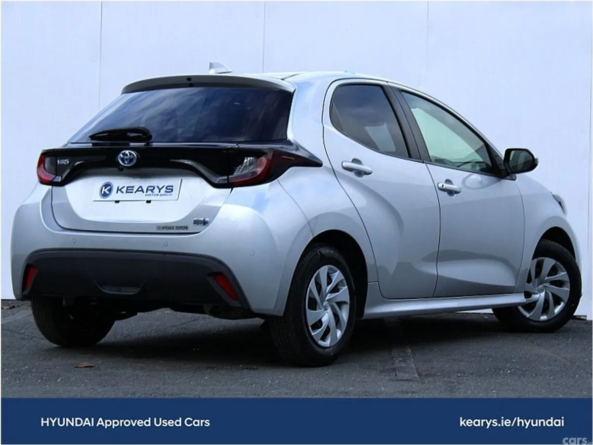 Toyota Yaris Hatchback, Petrol Hybrid, 2021, Silver