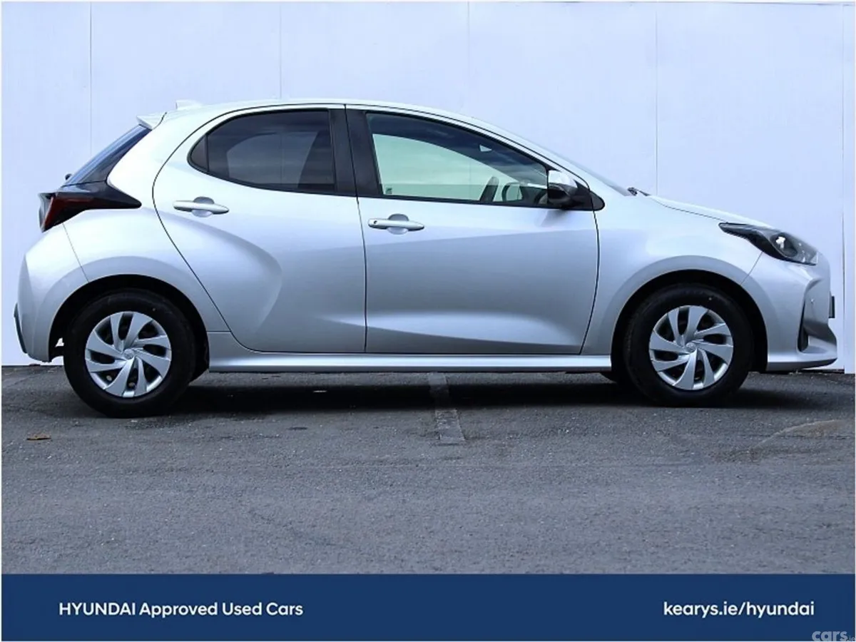 Toyota Yaris Hatchback, Petrol Hybrid, 2021, Silver