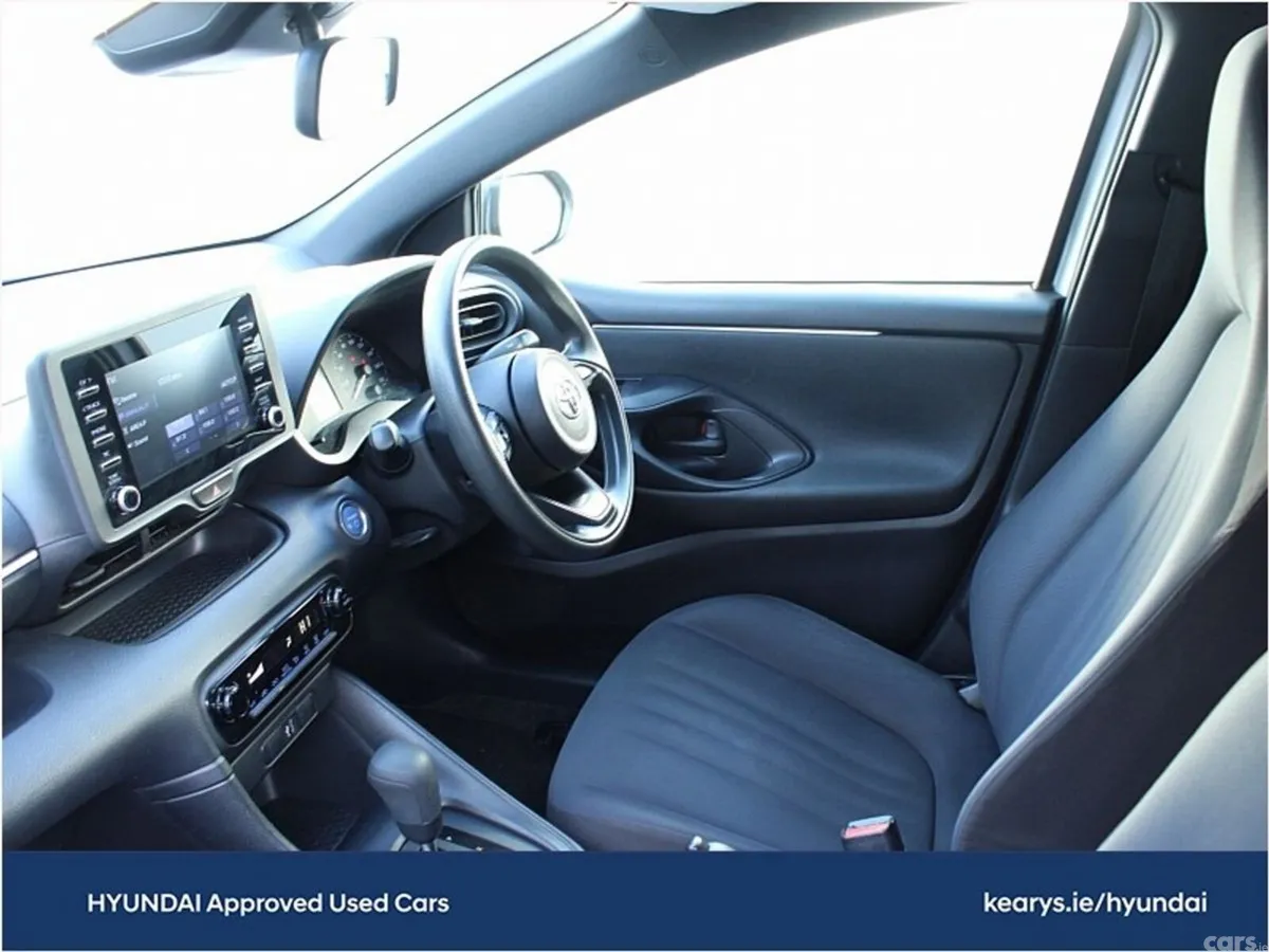 Toyota Yaris Hatchback, Petrol Hybrid, 2021, Silver
