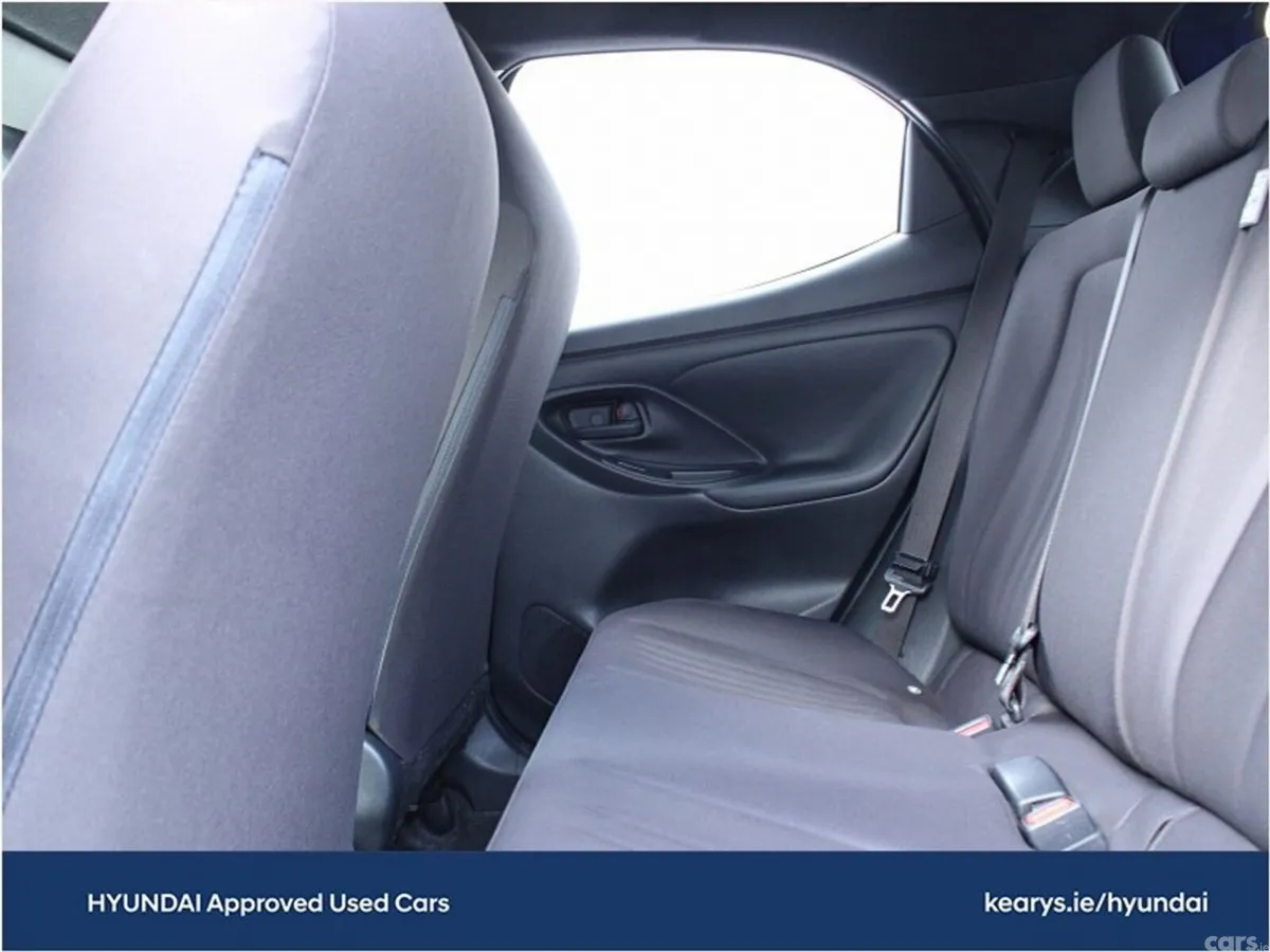 Toyota Yaris Hatchback, Petrol Hybrid, 2021, Silver