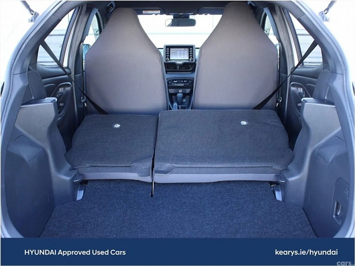 Toyota Yaris Hatchback, Petrol Hybrid, 2021, Silver
