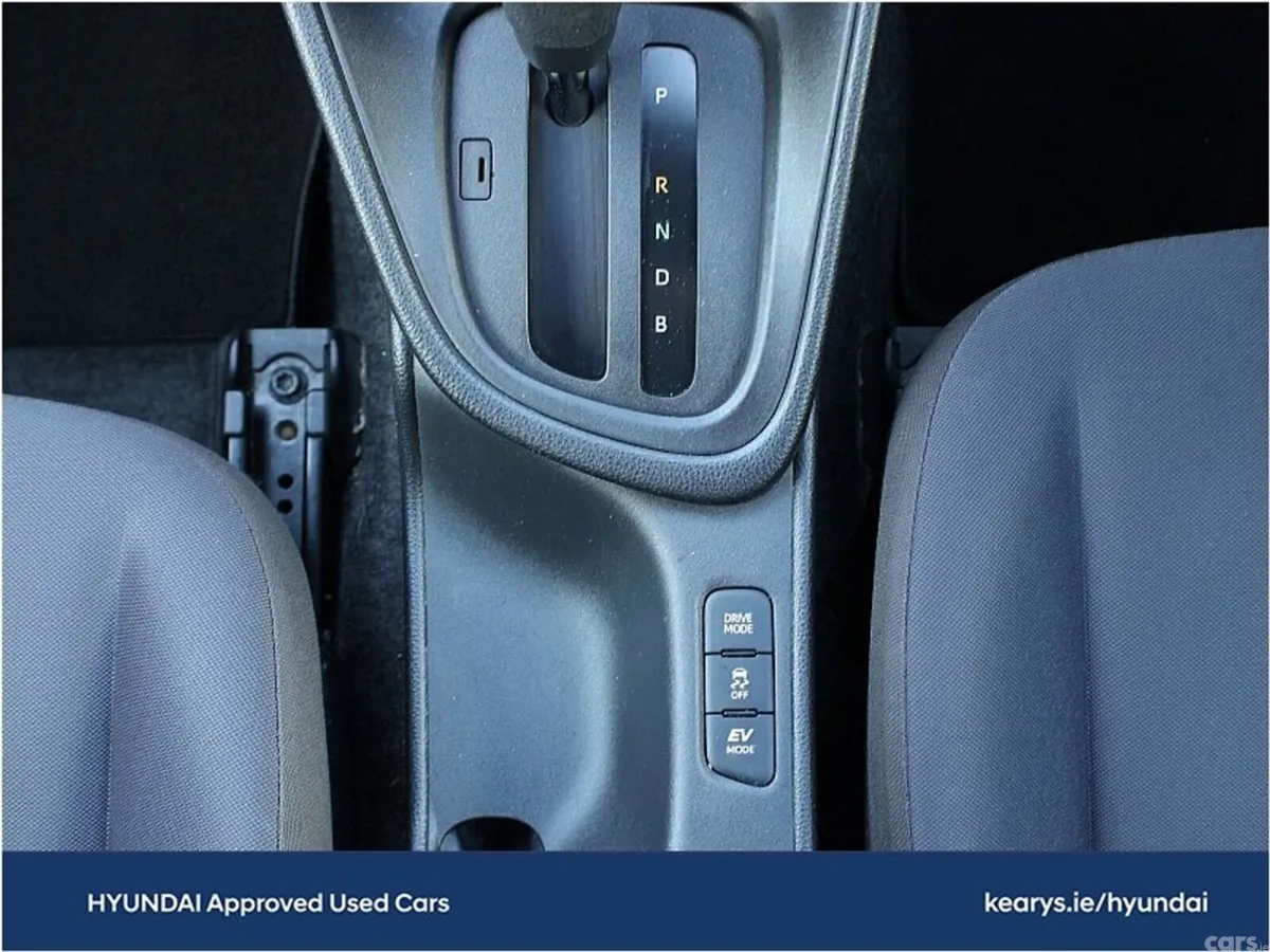 Toyota Yaris Hatchback, Petrol Hybrid, 2021, Silver