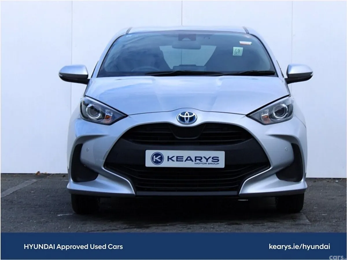 Toyota Yaris Hatchback, Petrol Hybrid, 2021, Silver