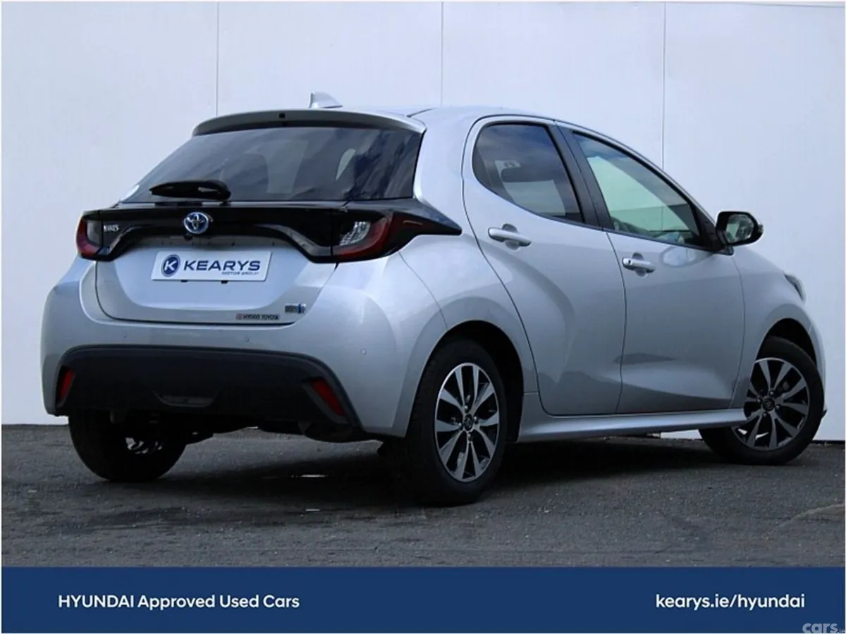 Toyota Yaris Hatchback, Petrol Hybrid, 2021, Silver