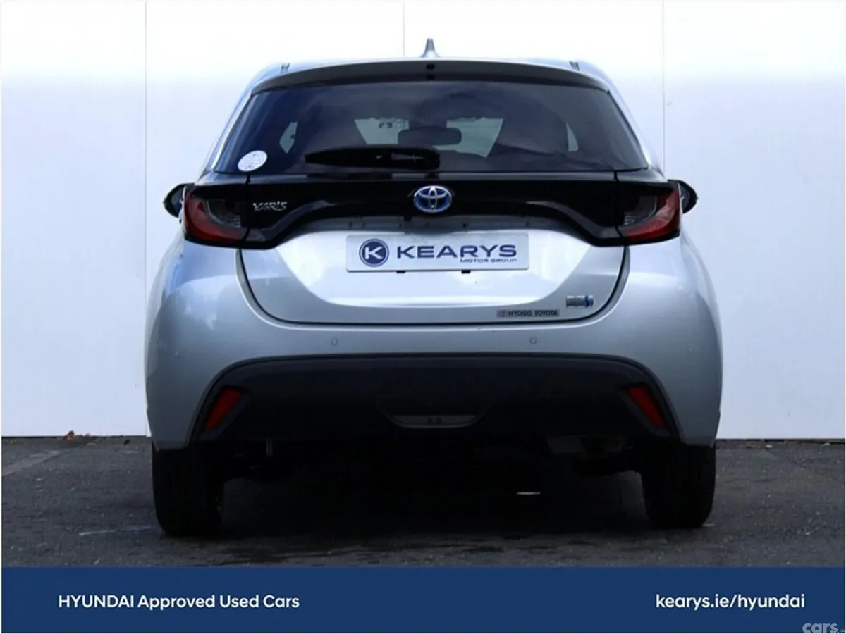 Toyota Yaris Hatchback, Petrol Hybrid, 2021, Silver