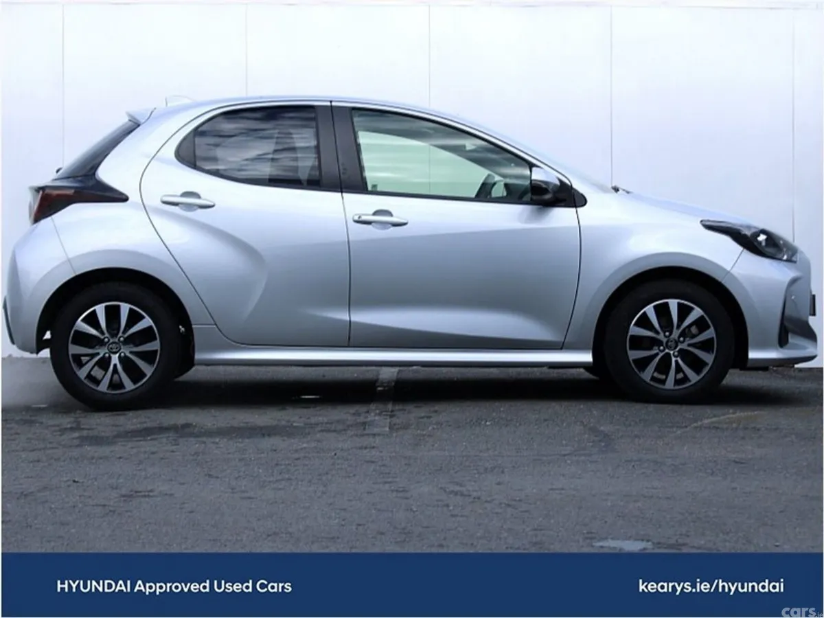 Toyota Yaris Hatchback, Petrol Hybrid, 2021, Silver