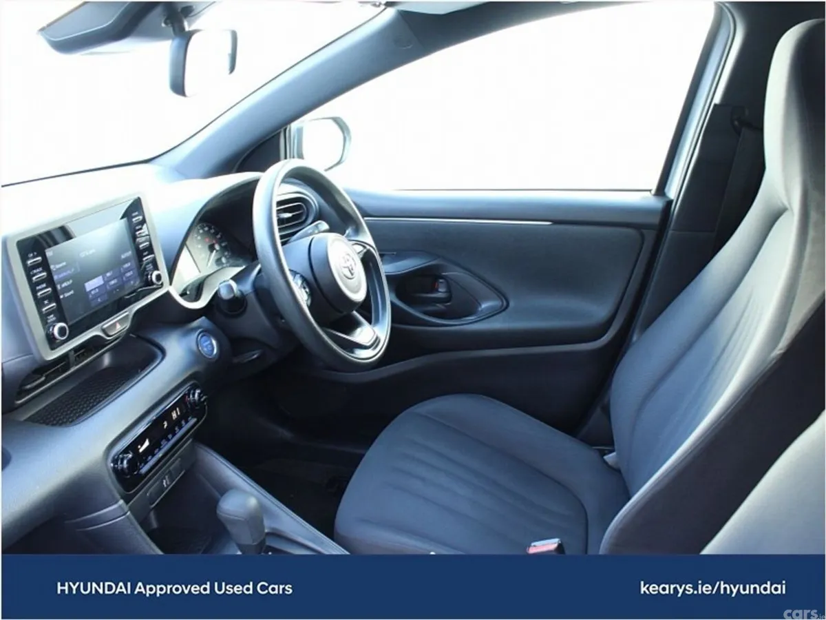 Toyota Yaris Hatchback, Petrol Hybrid, 2021, Silver